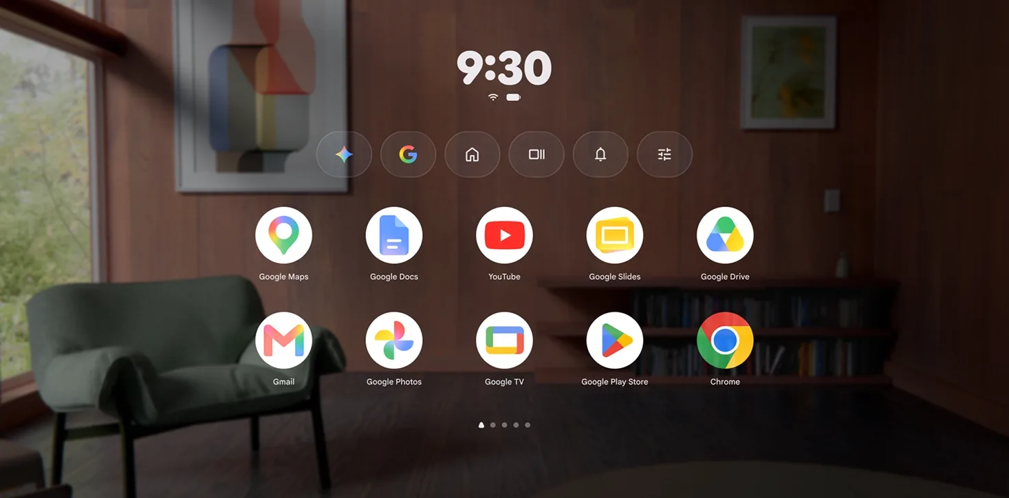 หน้าจอหลัก Android XR บน XREAL Aura มีไอคอนแอป Google Maps, Docs, YouTube, Slides, Drive, Gmail, Photos, Google TV, Play Store และ Chrome